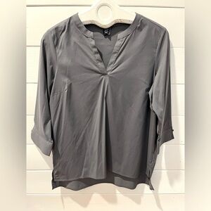 🩶 DEVON & JONES Stretch Blouse – Size M – New with Tags